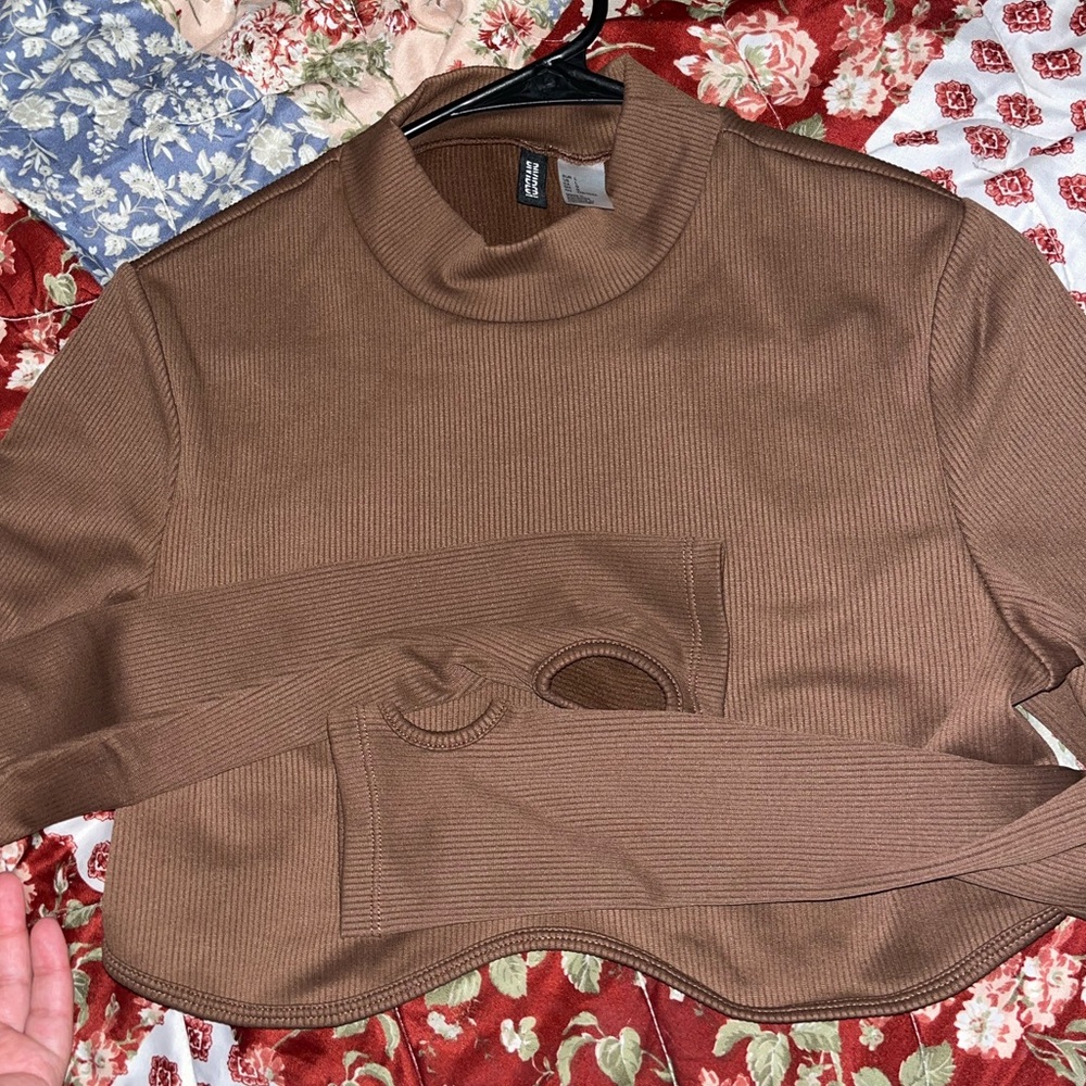 H&M divided top